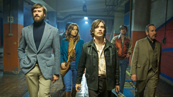 Free Fire Review – Stupid Criminals, Lots of Guns, and A Simple Premise